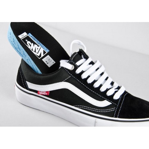 vans blancas y negras